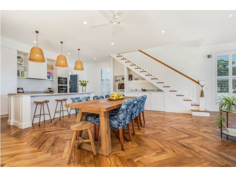 323 Upper Esplanade, Manly QLD 4179