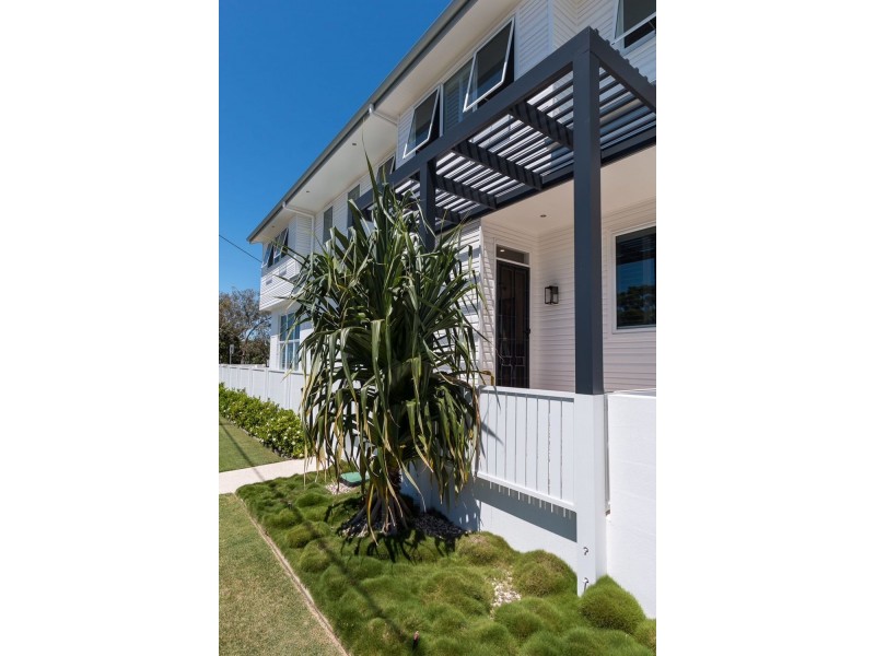 323 Upper Esplanade, Manly QLD 4179