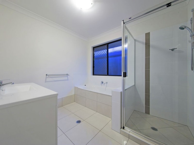 3 Harrogate Place, Gumdale QLD 4154