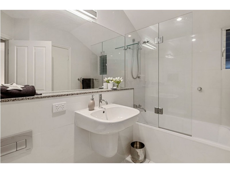 69 Kingsley Tce, Wynnum QLD 4178
