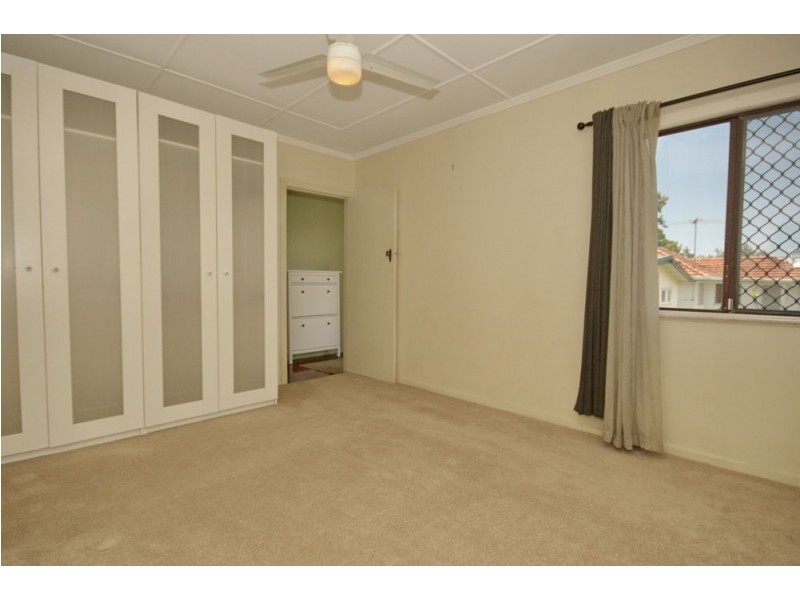 16 Astley Street, Wynnum West QLD 4178