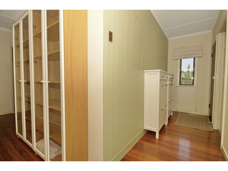 16 Astley Street, Wynnum West QLD 4178