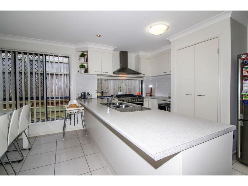 28 Worchester Cres, Wakerley QLD 4154