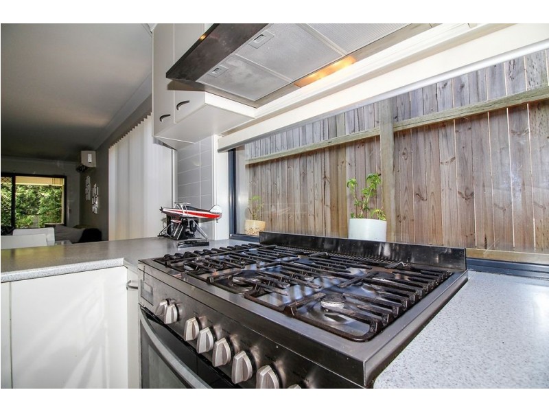 28 Worchester Cres, Wakerley QLD 4154