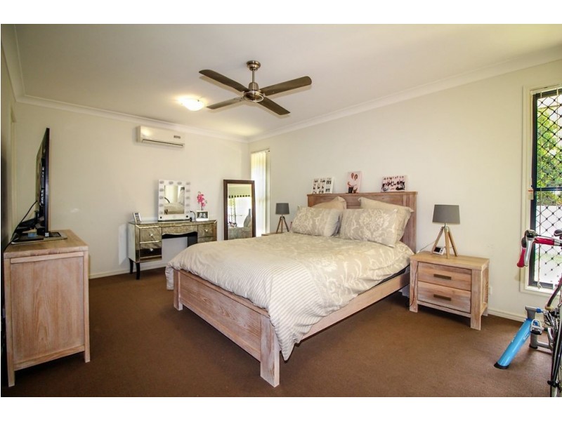 28 Worchester Cres, Wakerley QLD 4154