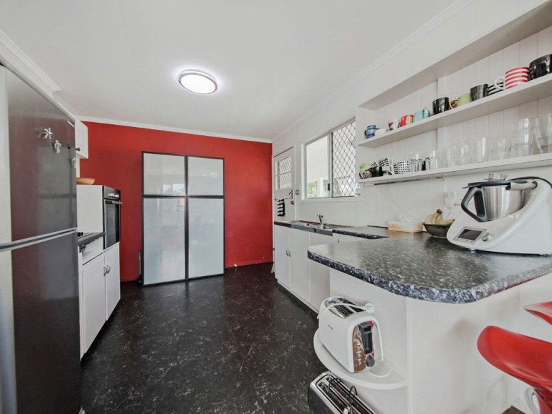 12 Cranleigh Street, Wynnum West QLD 4178