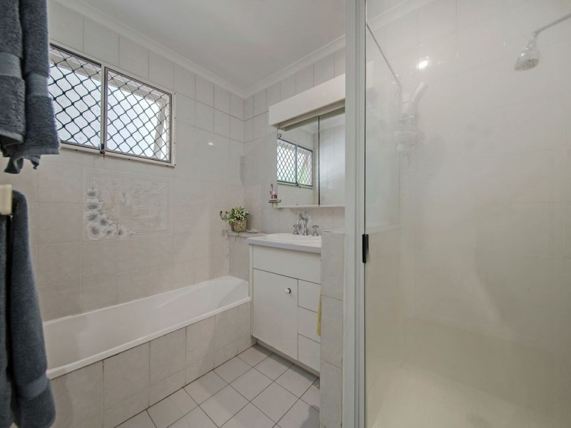 12 Cranleigh Street, Wynnum West QLD 4178
