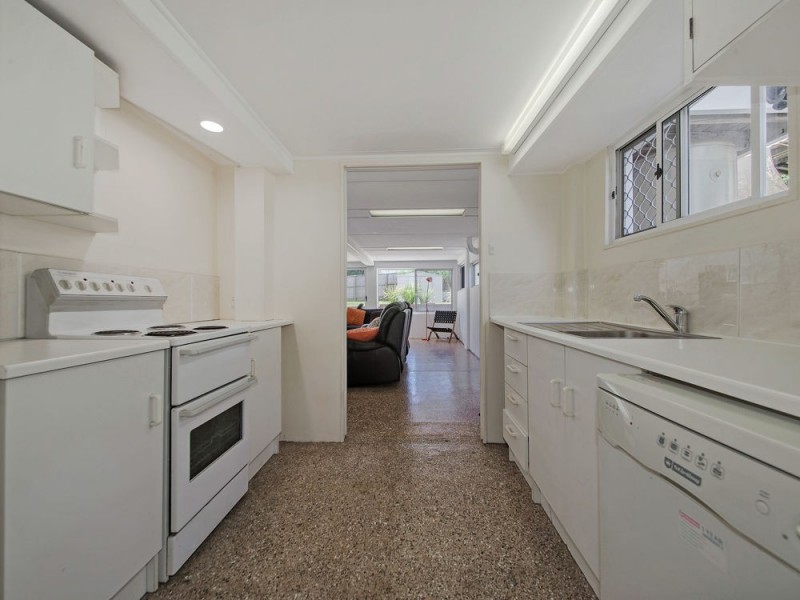 12 Cranleigh Street, Wynnum West QLD 4178