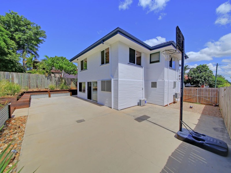 12 Cranleigh Street, Wynnum West QLD 4178
