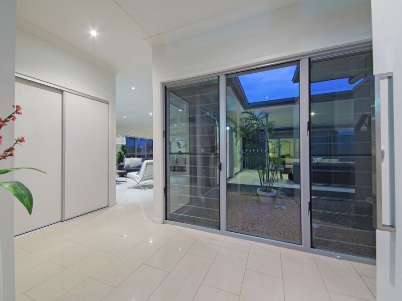 5 Clyde Court, Wakerley QLD 4154