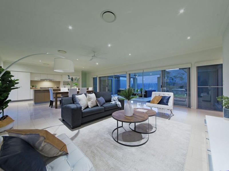 5 Clyde Court, Wakerley QLD 4154