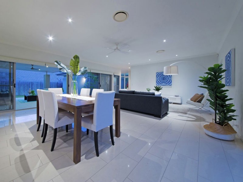 5 Clyde Court, Wakerley QLD 4154