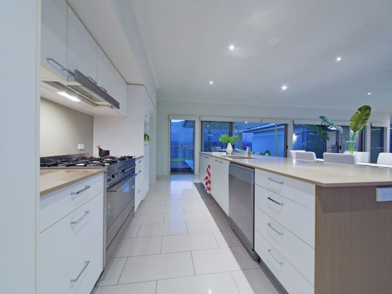 5 Clyde Court, Wakerley QLD 4154