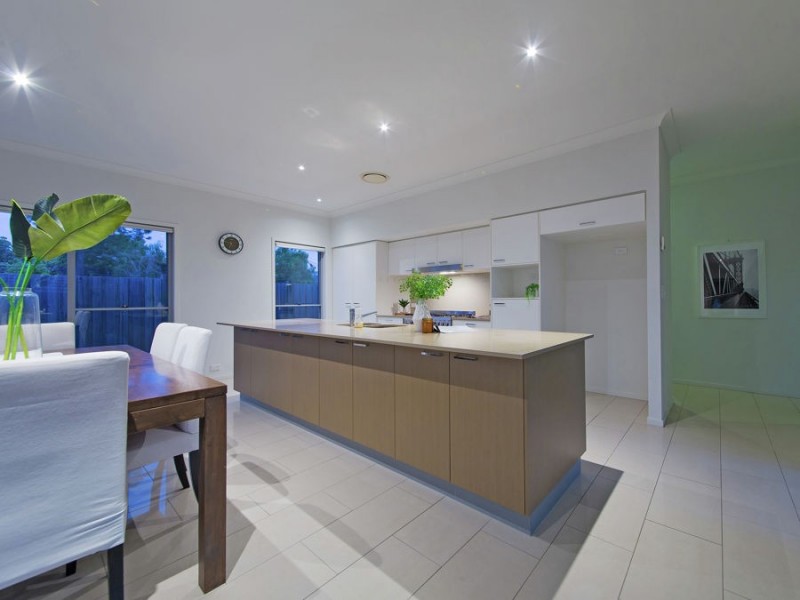 5 Clyde Court, Wakerley QLD 4154