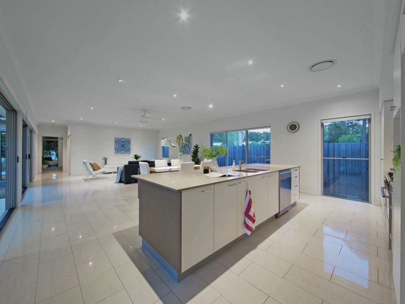 5 Clyde Court, Wakerley QLD 4154