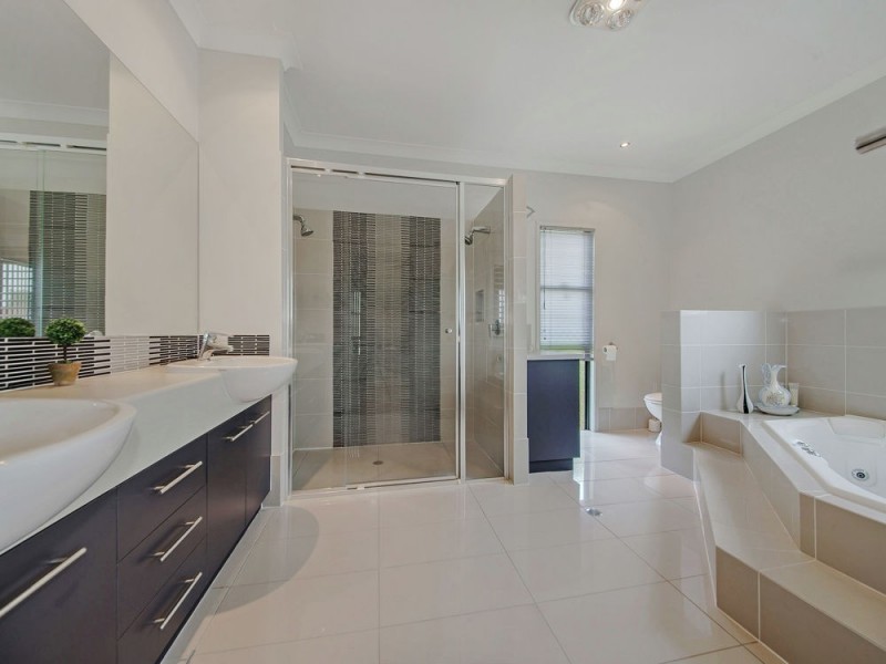 115 Raeburn St, Manly West QLD 4179