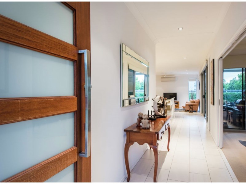 11 Margaret Crescent, Wakerley QLD 4154