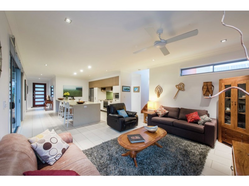 11 Margaret Crescent, Wakerley QLD 4154