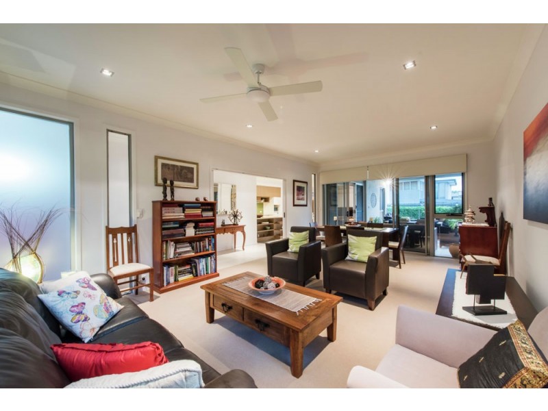 11 Margaret Crescent, Wakerley QLD 4154