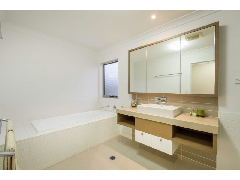 11 Margaret Crescent, Wakerley QLD 4154