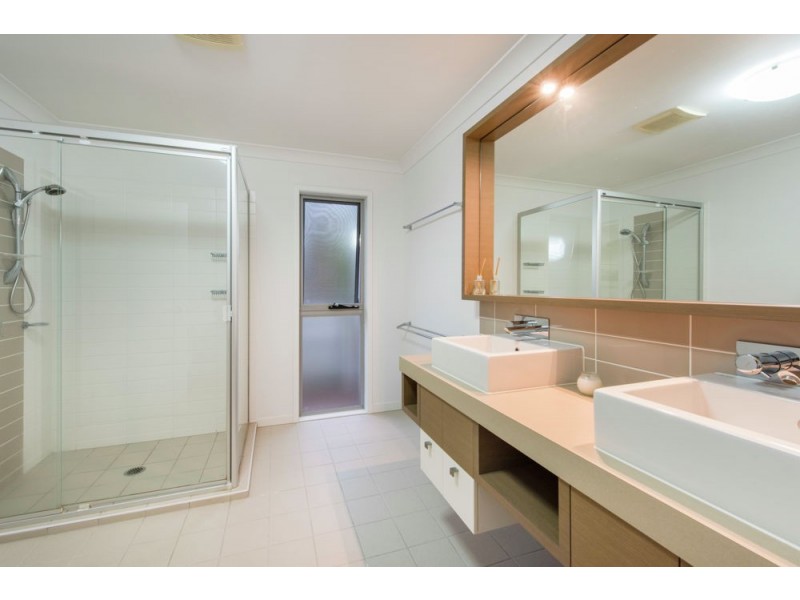 11 Margaret Crescent, Wakerley QLD 4154