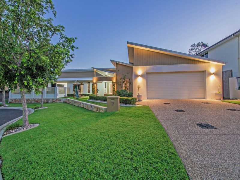 7 Ashburton Place, Wakerley QLD 4154