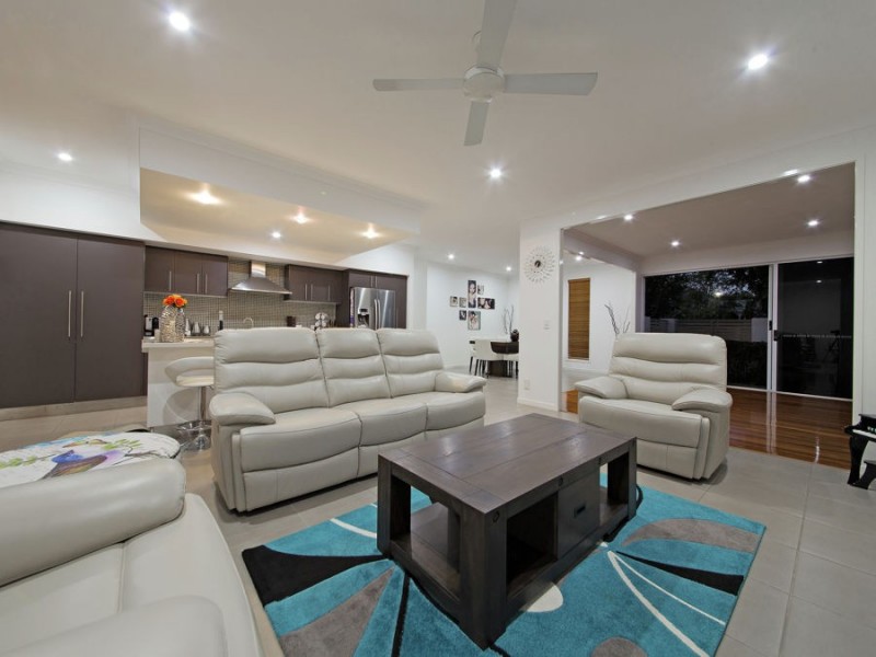 7 Ashburton Place, Wakerley QLD 4154