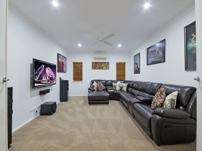 7 Ashburton Place, Wakerley QLD 4154