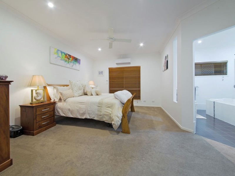 7 Ashburton Place, Wakerley QLD 4154