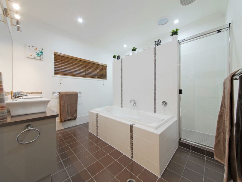 7 Ashburton Place, Wakerley QLD 4154