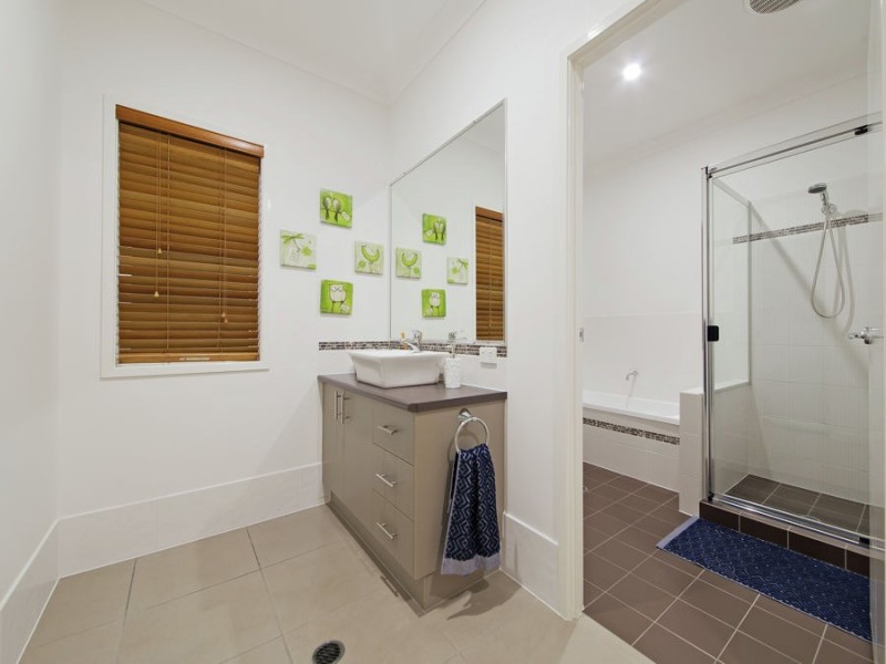 7 Ashburton Place, Wakerley QLD 4154