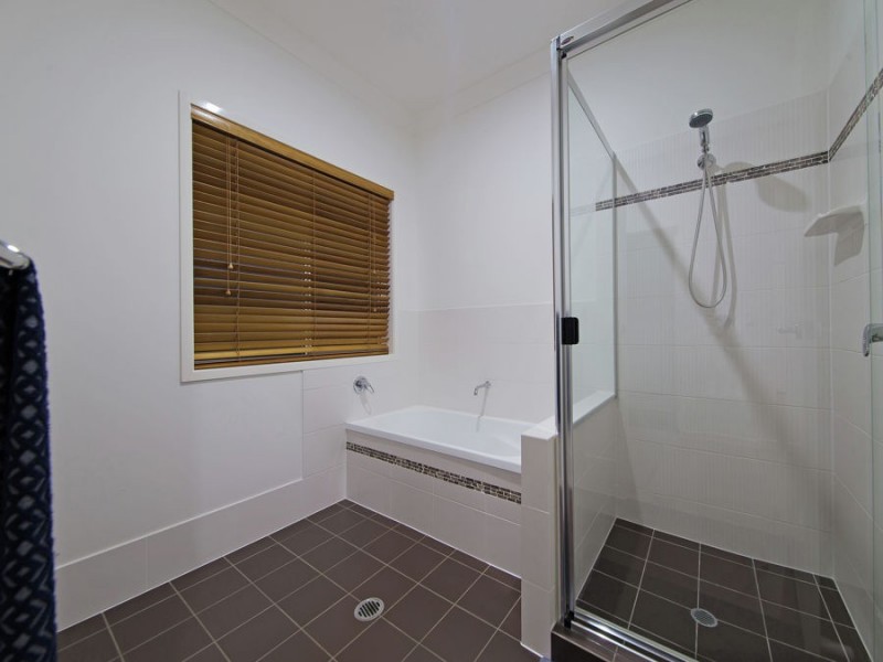 7 Ashburton Place, Wakerley QLD 4154