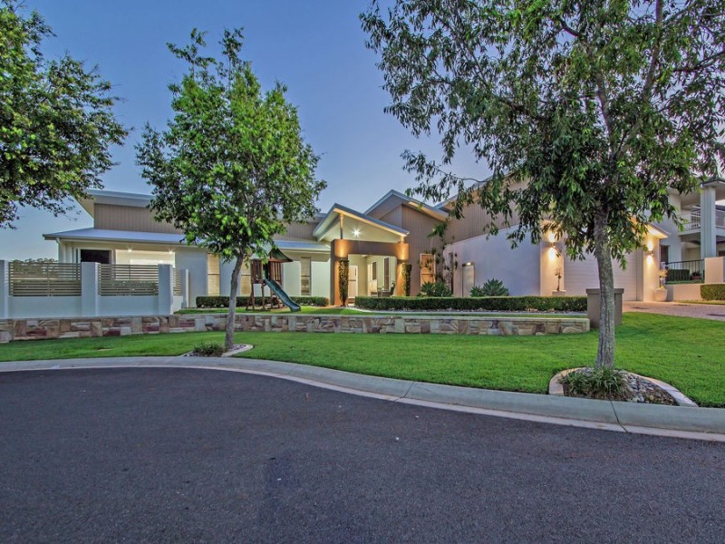 7 Ashburton Place, Wakerley QLD 4154