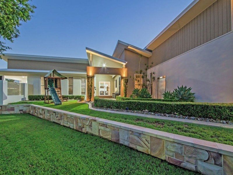 7 Ashburton Place, Wakerley QLD 4154