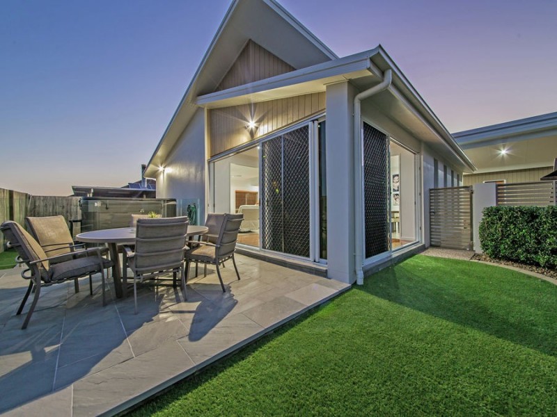 7 Ashburton Place, Wakerley QLD 4154