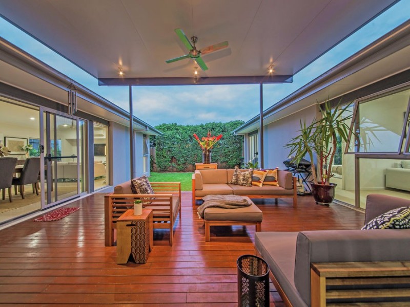17 Esk Crescent, Wakerley QLD 4154