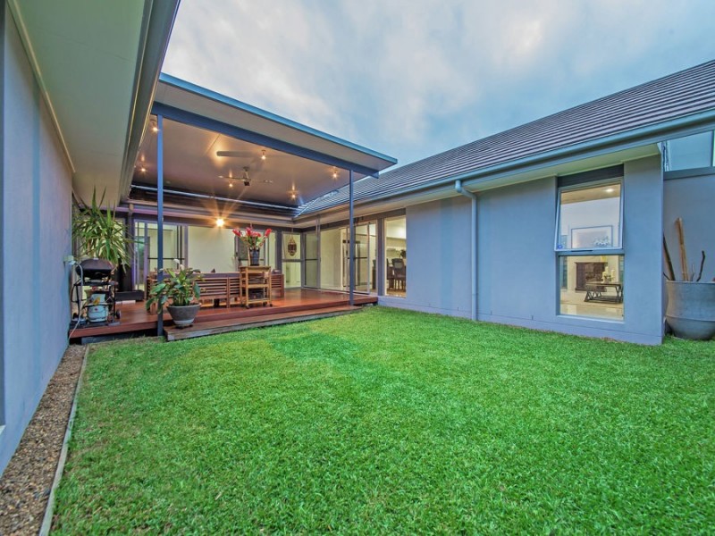 17 Esk Crescent, Wakerley QLD 4154