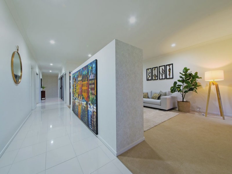 17 Esk Crescent, Wakerley QLD 4154