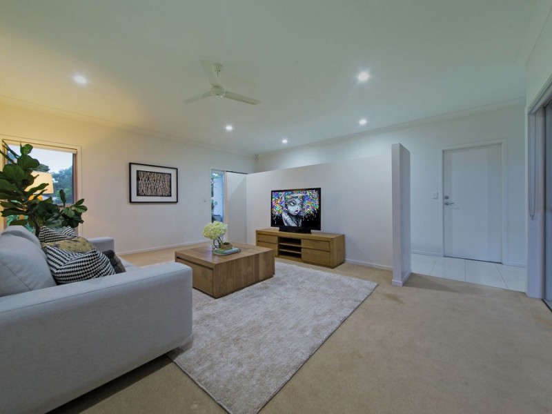 17 Esk Crescent, Wakerley QLD 4154