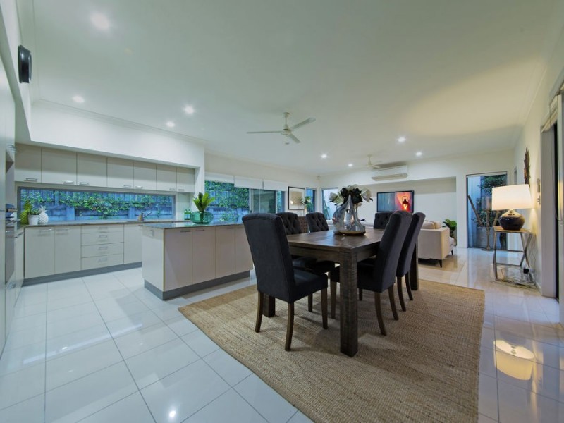 17 Esk Crescent, Wakerley QLD 4154