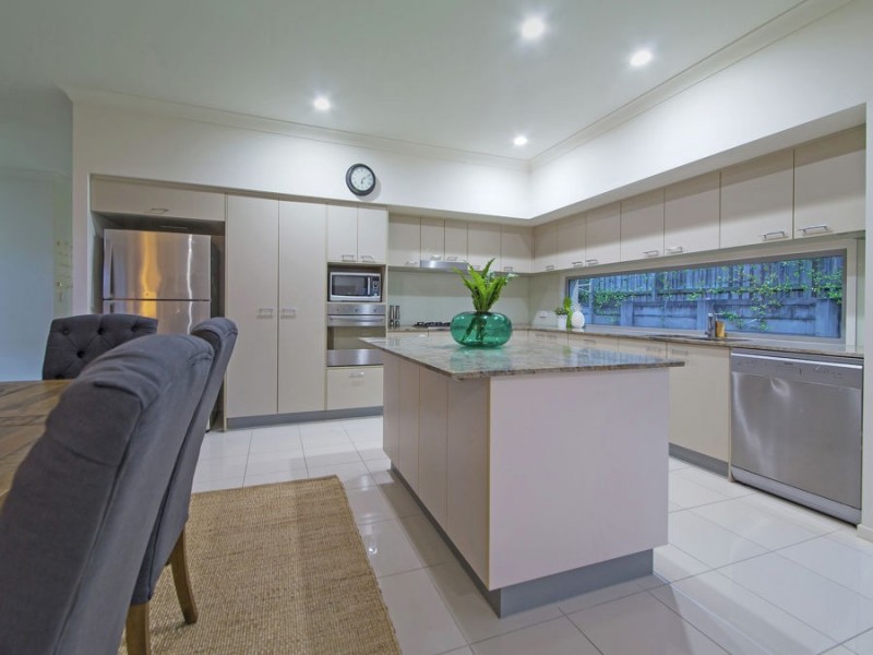 17 Esk Crescent, Wakerley QLD 4154