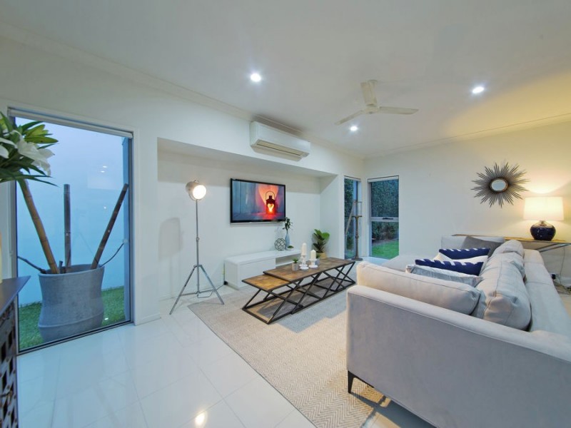 17 Esk Crescent, Wakerley QLD 4154