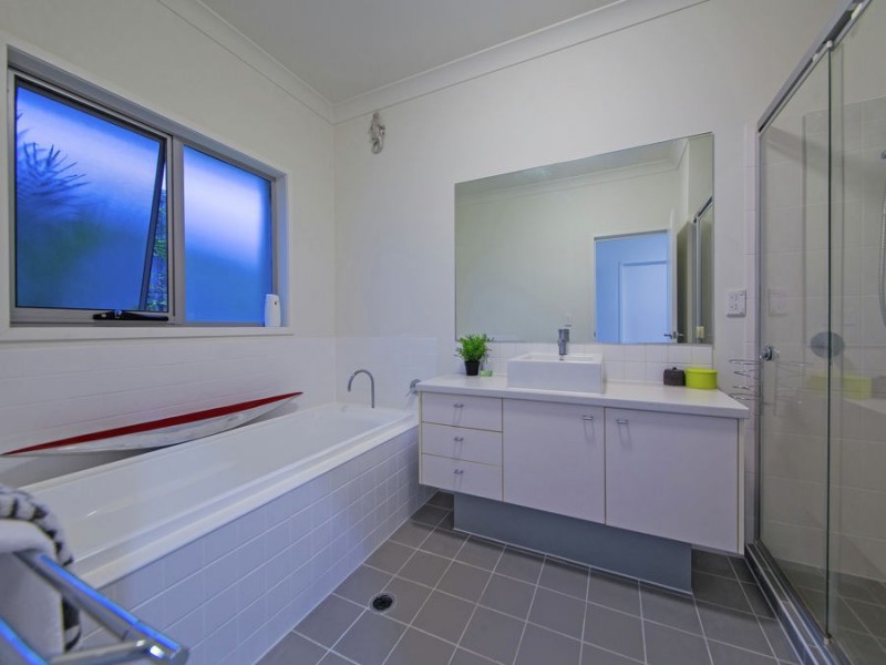 17 Esk Crescent, Wakerley QLD 4154