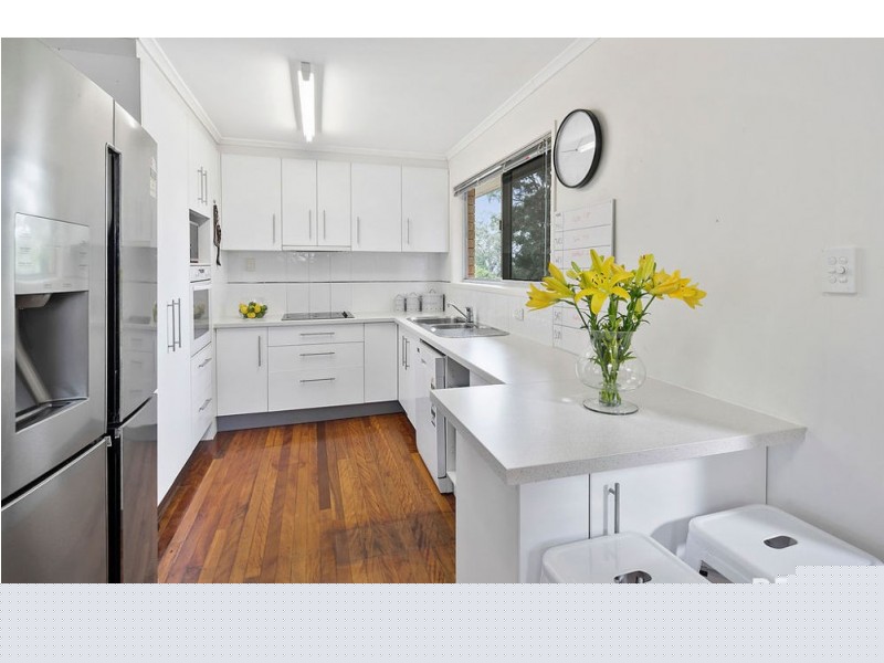 9 Yaringa St, Manly West QLD 4179