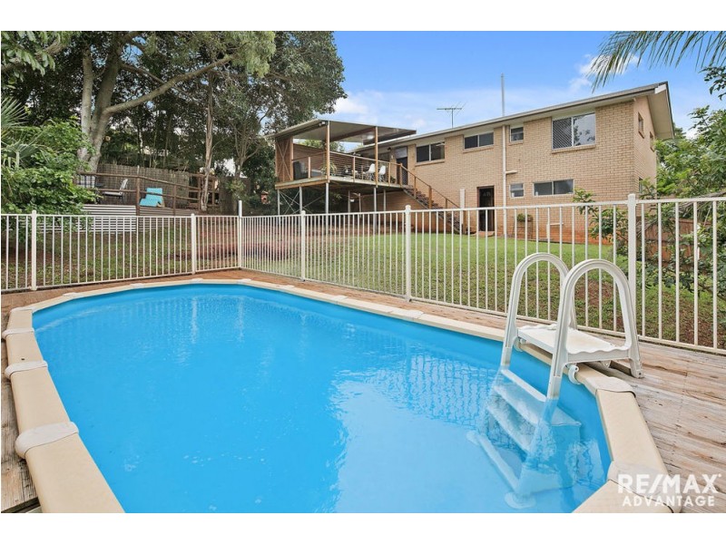 9 Yaringa St, Manly West QLD 4179