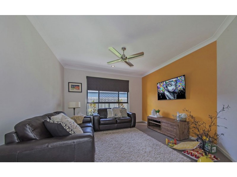 82 Schooner Circuit, Manly West QLD 4179