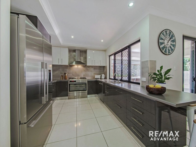 82 Schooner Circuit, Manly West QLD 4179