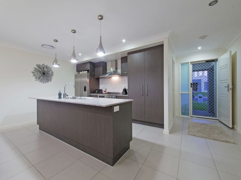 12 Harrogate Place, Gumdale QLD 4154