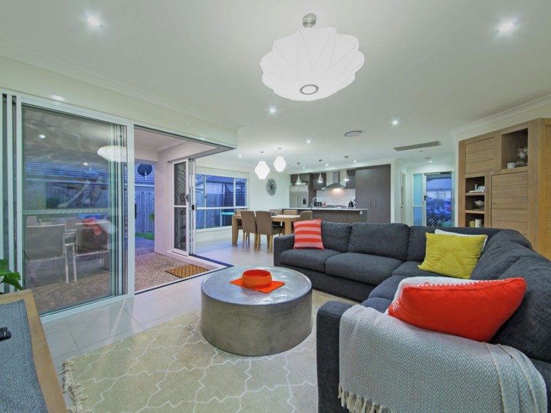 12 Harrogate Place, Gumdale QLD 4154