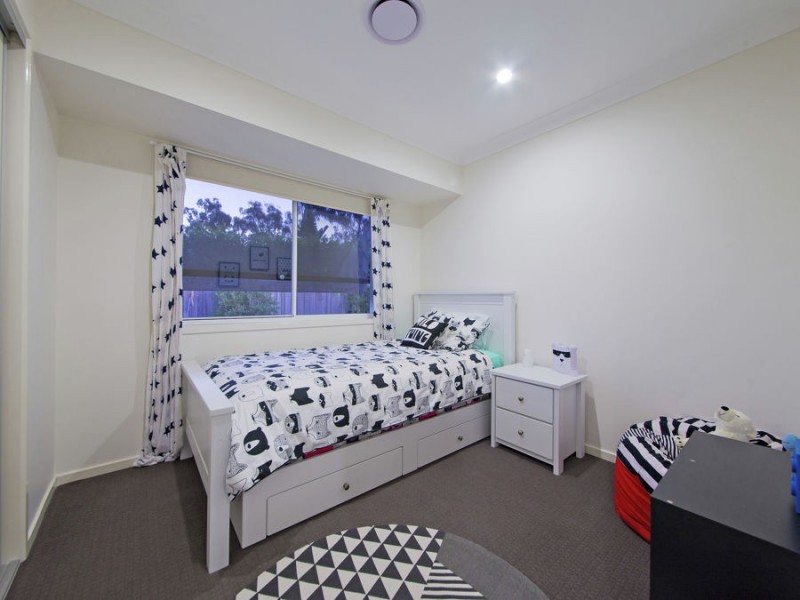 12 Harrogate Place, Gumdale QLD 4154